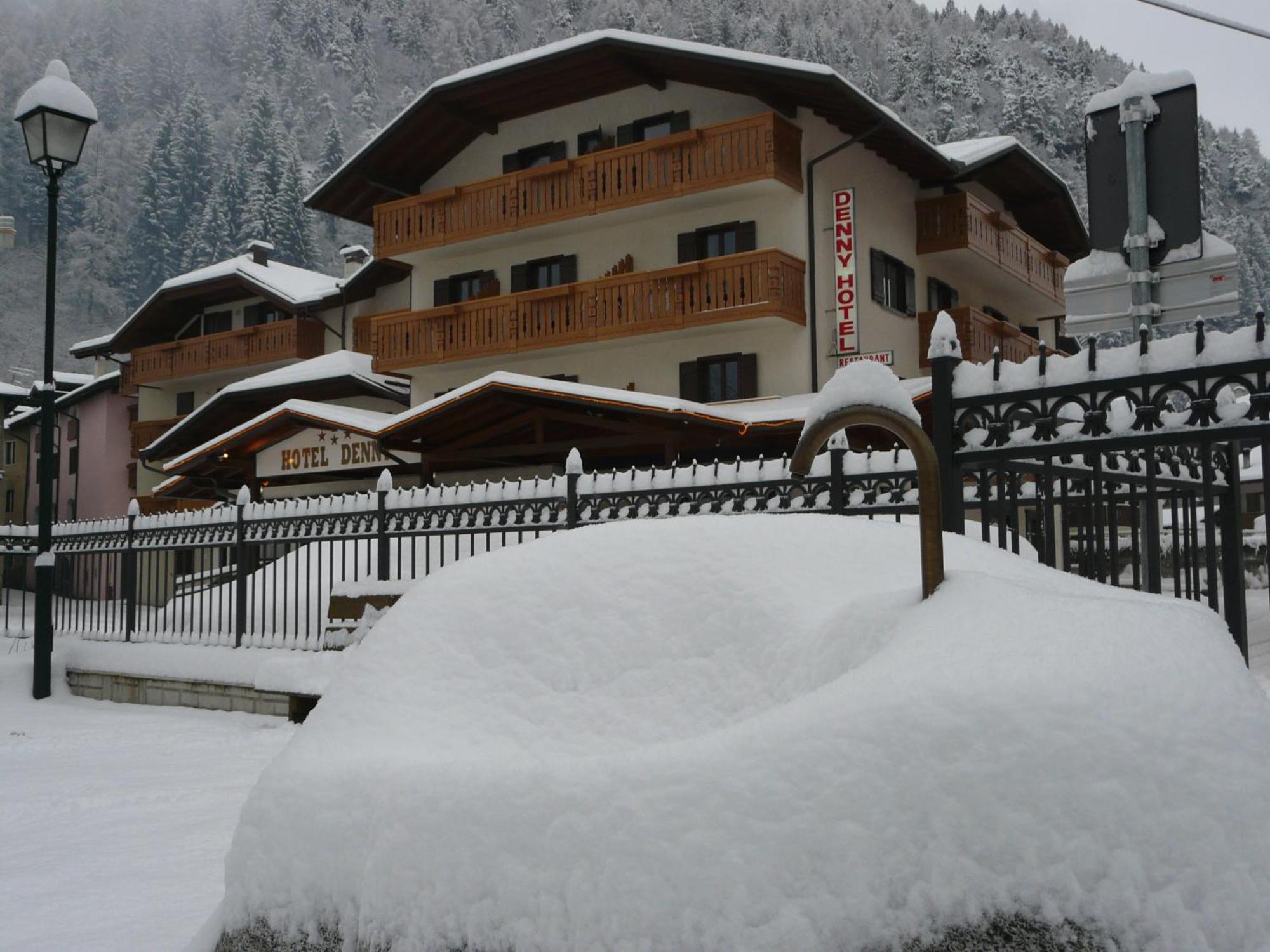 Hotel Denny Pinzolo Exterior photo